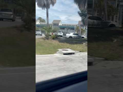 Hillsborough County SO getting lunch