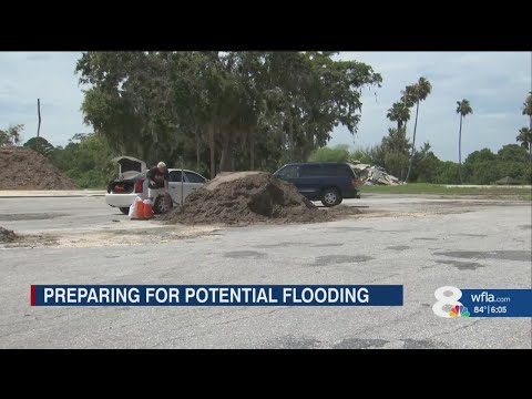 Pasco County Residents Rush for Sandbags as Flood Threat Looms